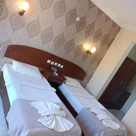 Atlantis Hotel *